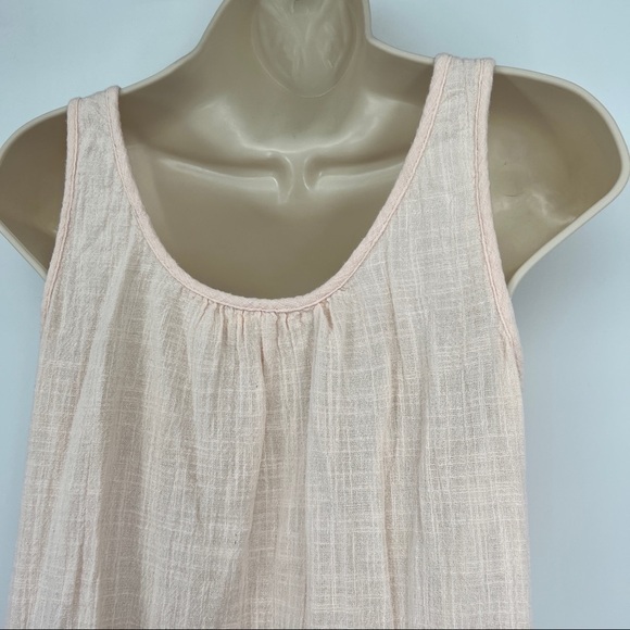 Women's Pink Floral White Lace Buttondown Scoopneck Sleeveless Tank Top - Picture 7 of 10